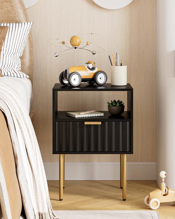 Nightstand,Fluted Bedside Table with Gold Frame,White Nightstand,Bedside Furniture, Modern Side Table with Drawer and Shelf for Bedroom,Living Room